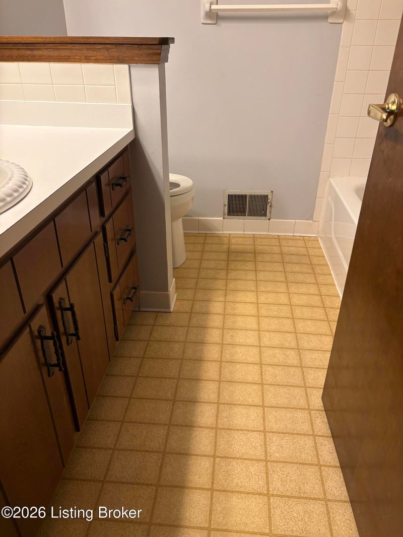 240 Waddell Ln, Shepherdsville, KY 40165