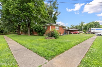 2400 Elkhorn Ln, Louisville, KY 40216