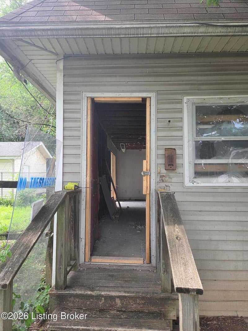 2400 Griffiths Ave, Louisville, KY 40212