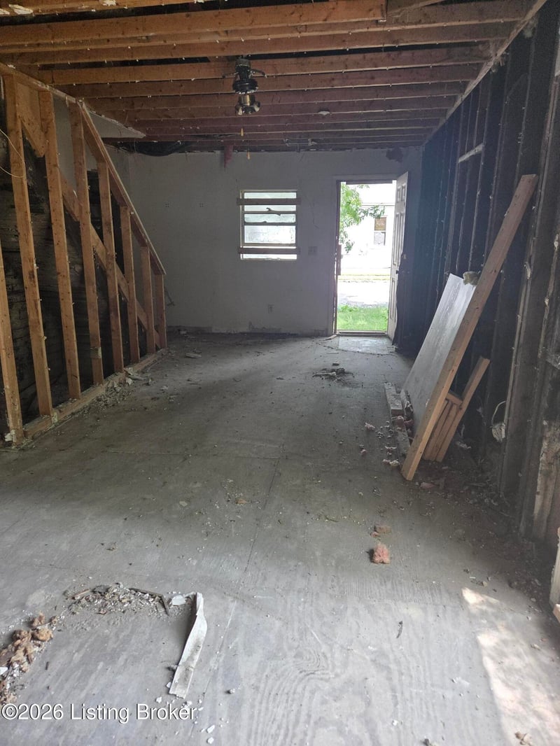 2400 Griffiths Ave, Louisville, KY 40212