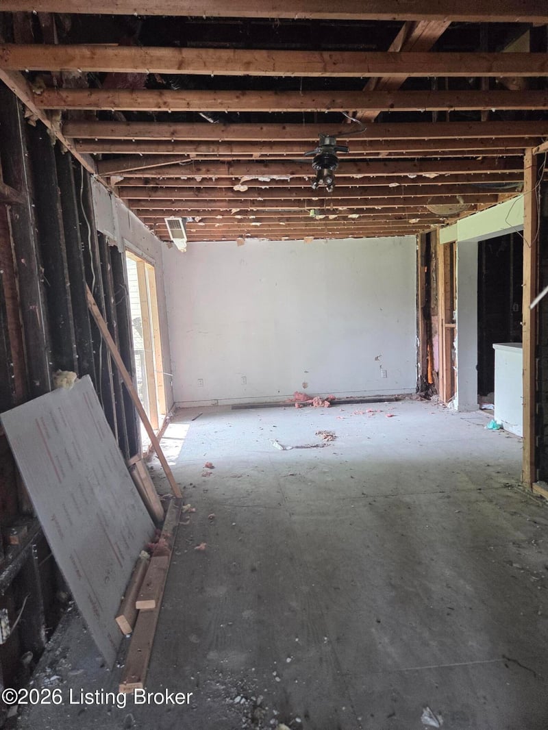 2400 Griffiths Ave, Louisville, KY 40212