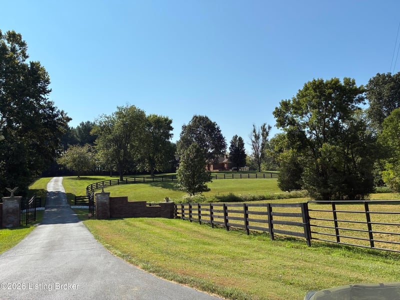2400 Sir Roberts Way, Louisville, KY 40245