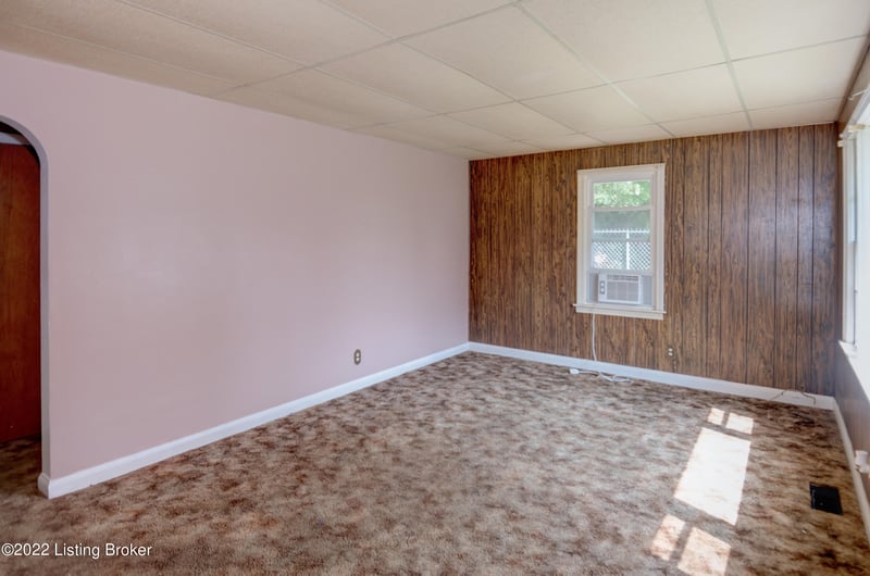 2405 Elmore St, Louisville, KY 40216