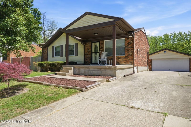 2408 Parliament Ct, Louisville, KY 40272