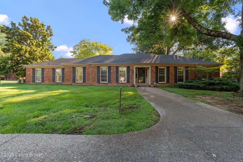 2409 Chattesworth Ln, Louisville, KY 40242
