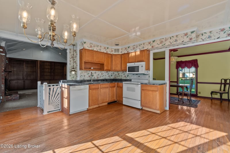 2409 Chattesworth Ln, Louisville, KY 40242