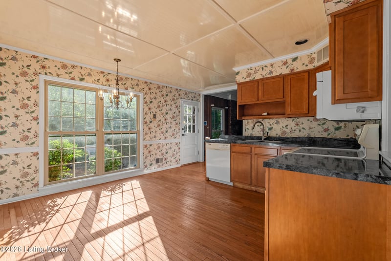 2409 Chattesworth Ln, Louisville, KY 40242