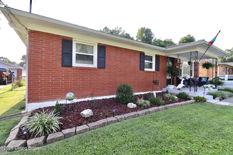 2409 Fluhr Ln, Louisville, KY 40216