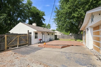 241 Derby Ave, Louisville, KY 40218