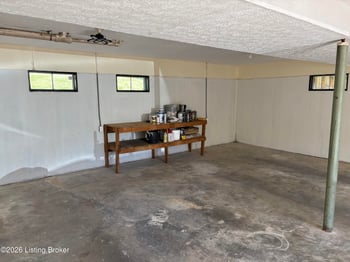 2414 High Pine Dr, Louisville, KY 40214