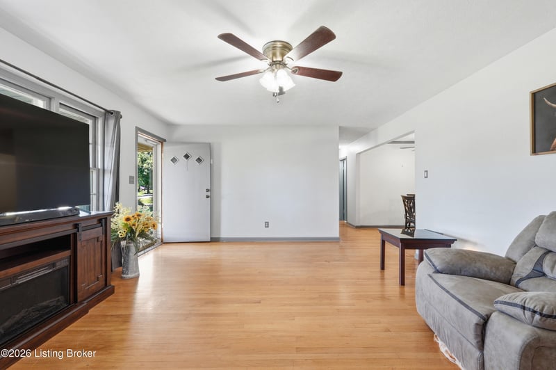 244 Dennis Dr, Shepherdsville, KY 40165