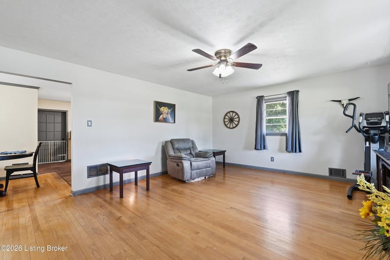 244 Dennis Dr, Shepherdsville, KY 40165