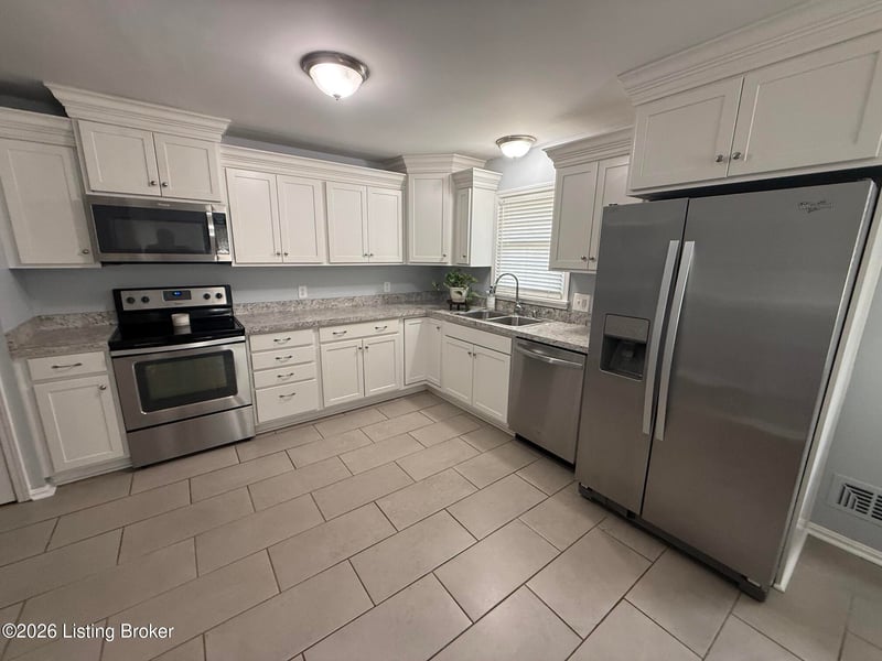 2444 Bradley Ave, Louisville, KY 40217