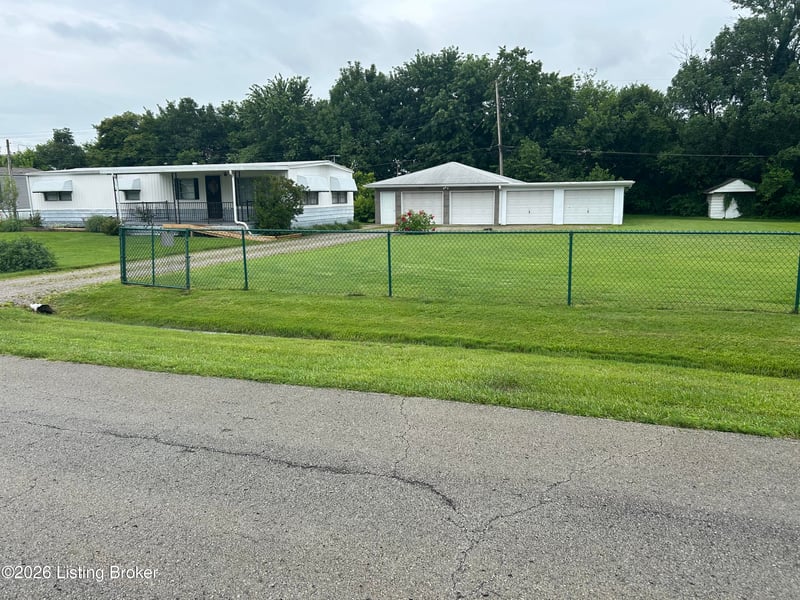 245 Octagon Ave, Louisville, KY 40229