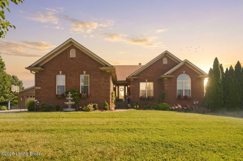 247 Sunray Dr, Shepherdsville, KY 40165