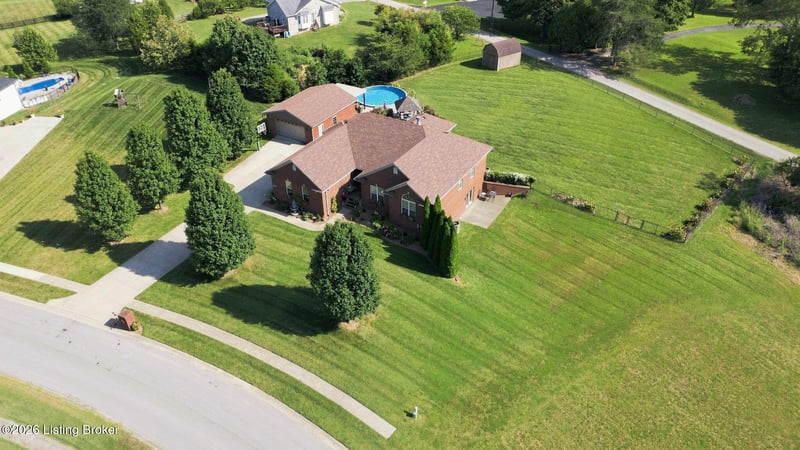 247 Sunray Dr, Shepherdsville, KY 40165
