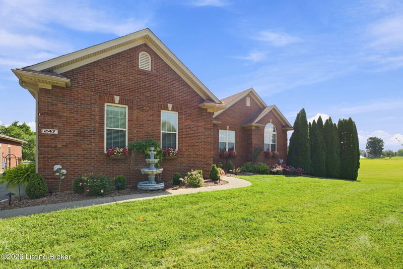 247 Sunray Dr, Shepherdsville, KY 40165