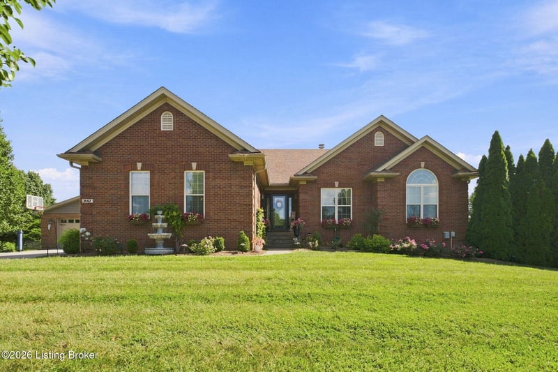 247 Sunray Dr, Shepherdsville, KY 40165