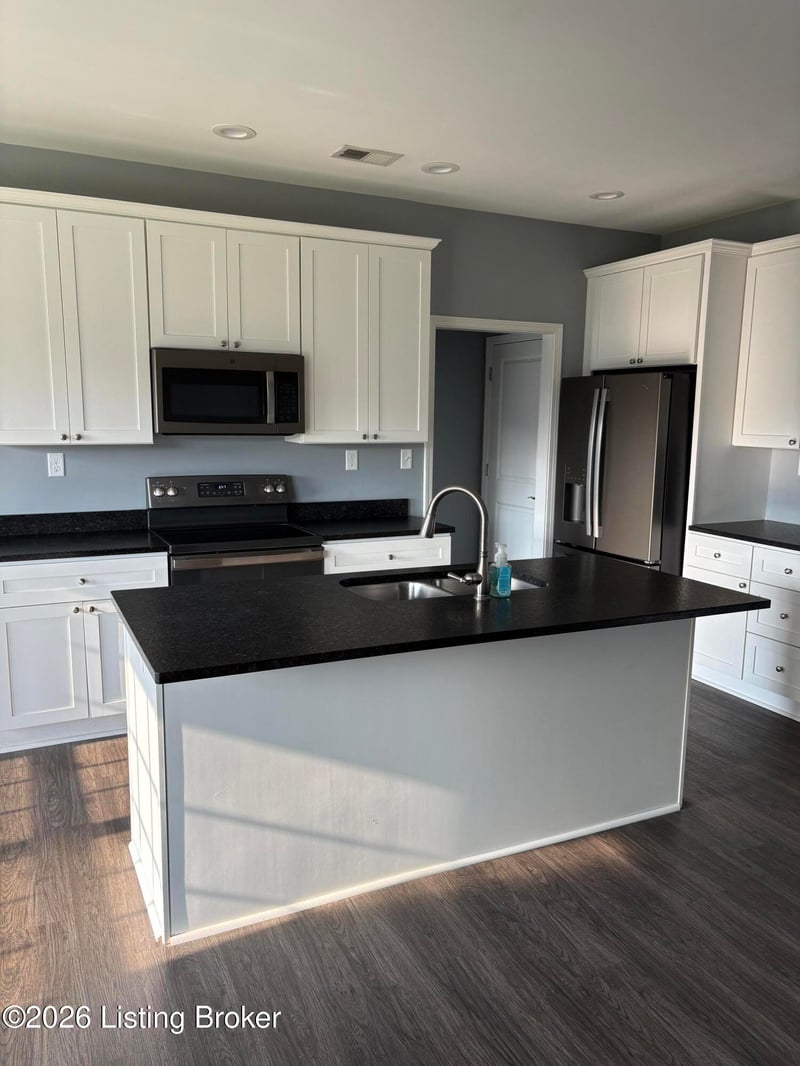 250 Christman Ln #B, Shepherdsville, KY 40165
