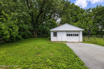 2505 Goldsmith Ln, Louisville, KY 40218