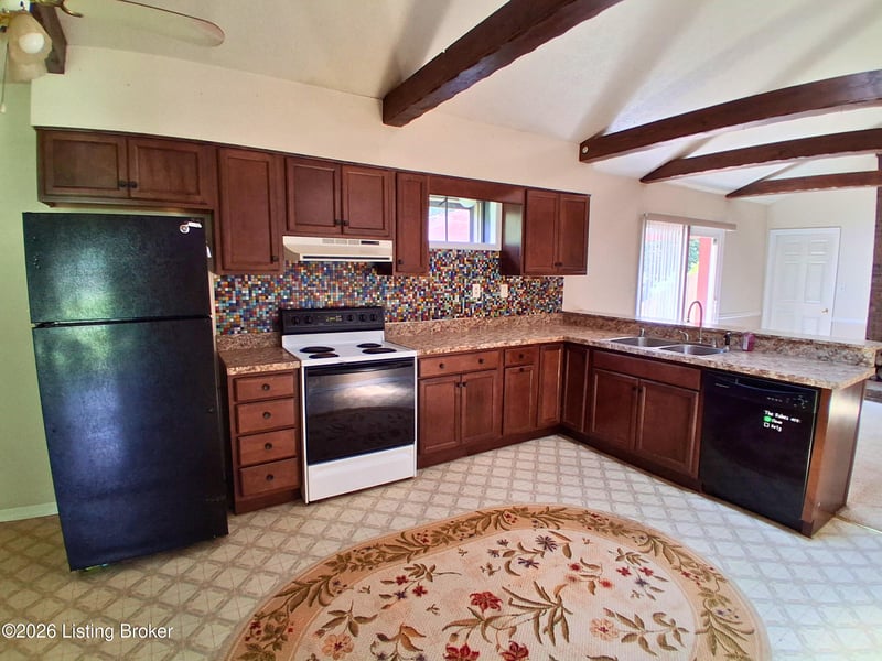 2510 Cambridge Dr, Shepherdsville, KY 40165