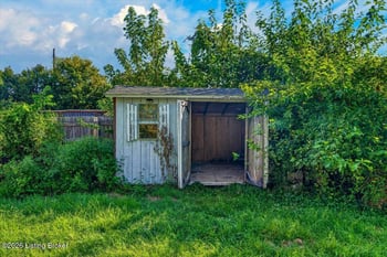 2510 Goldsmith Ln, Louisville, KY 40218