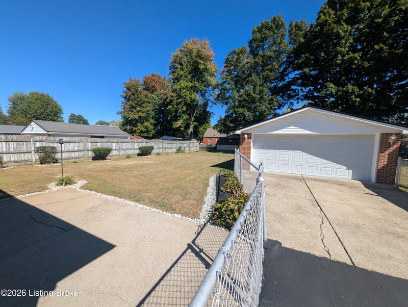 2521 Adrienne Way, Louisville, KY 40216