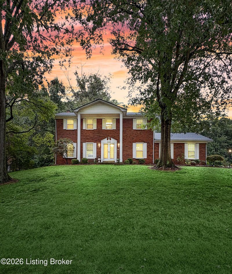 2522 Windsor Forest Dr, Louisville, KY 40272