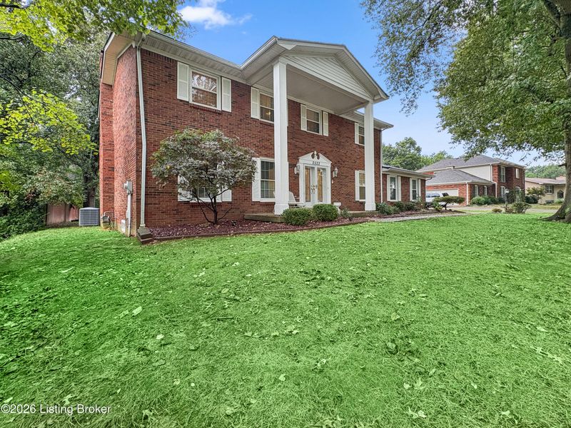 2522 Windsor Forest Dr, Louisville, KY 40272