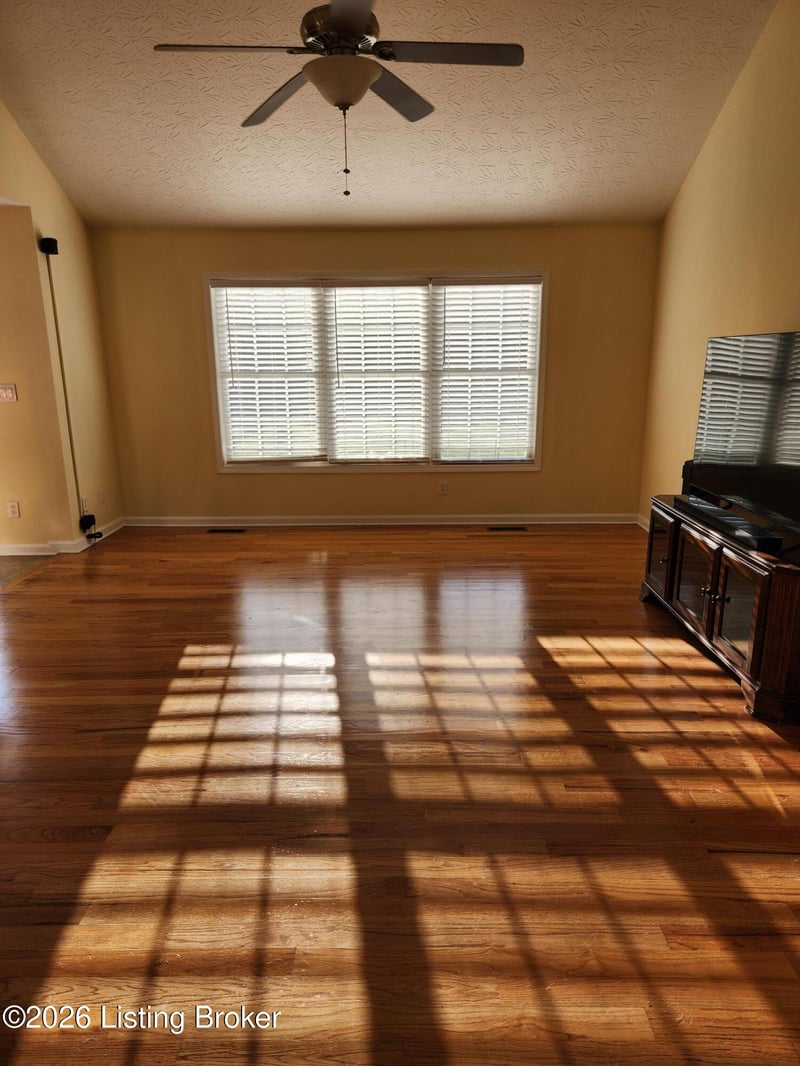 2525 Elmburg Rd, Shelbyville, KY 40065