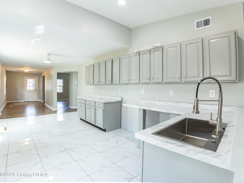 2527 Montgomery St, Louisville, KY 40212