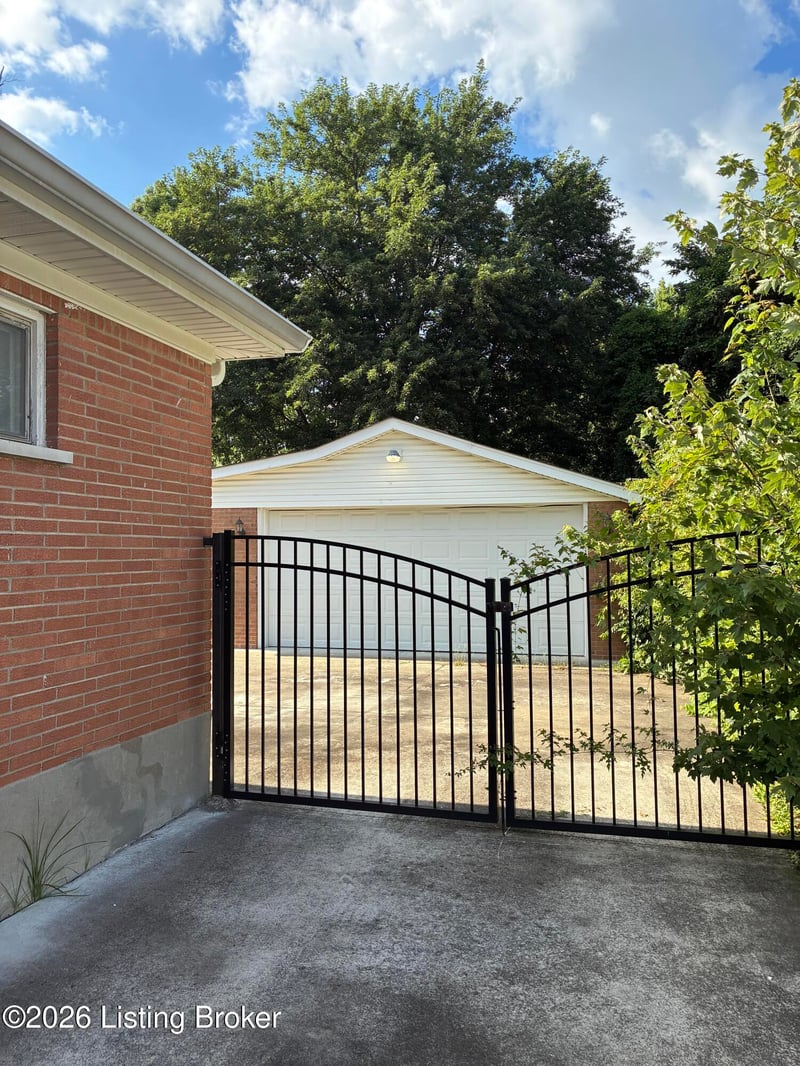 2527 Veronica Dr, Louisville, KY 40216