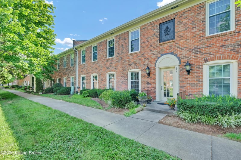 255 Salisbury Sq #APT 101, Louisville, KY 40207