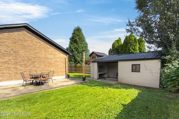 256 Big Oaks Dr, Louisville, KY 40229