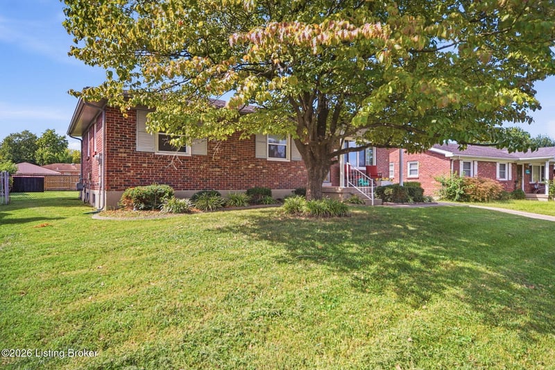 2604 Alps Rd, Louisville, KY 40216