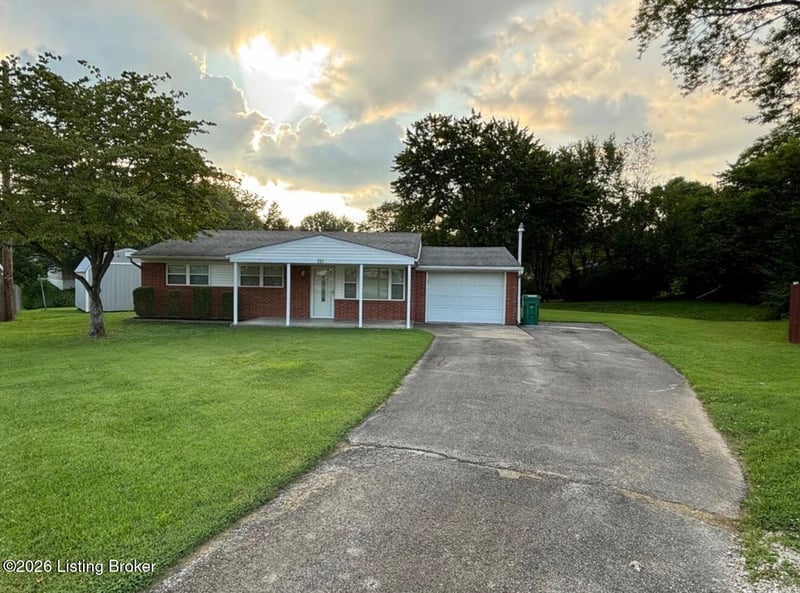 261 Springwood Dr, Louisville, KY 40229