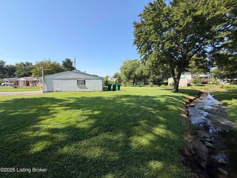 261 Springwood Dr, Louisville, KY 40229