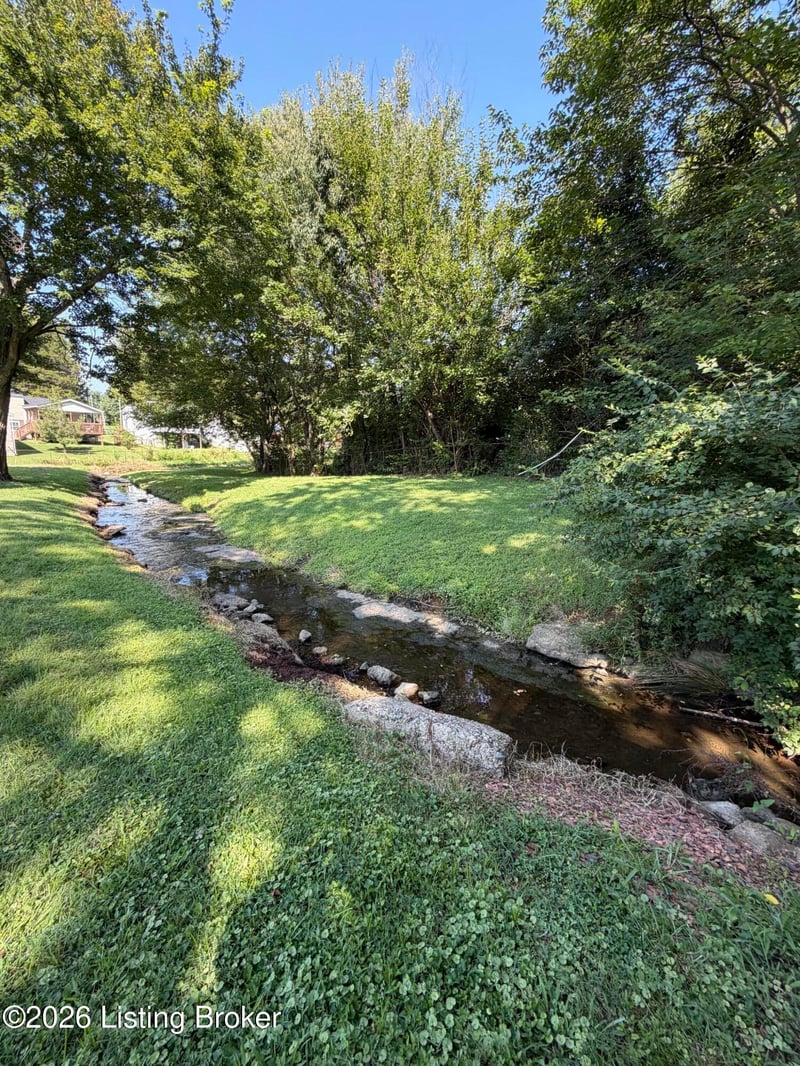 261 Springwood Dr, Louisville, KY 40229