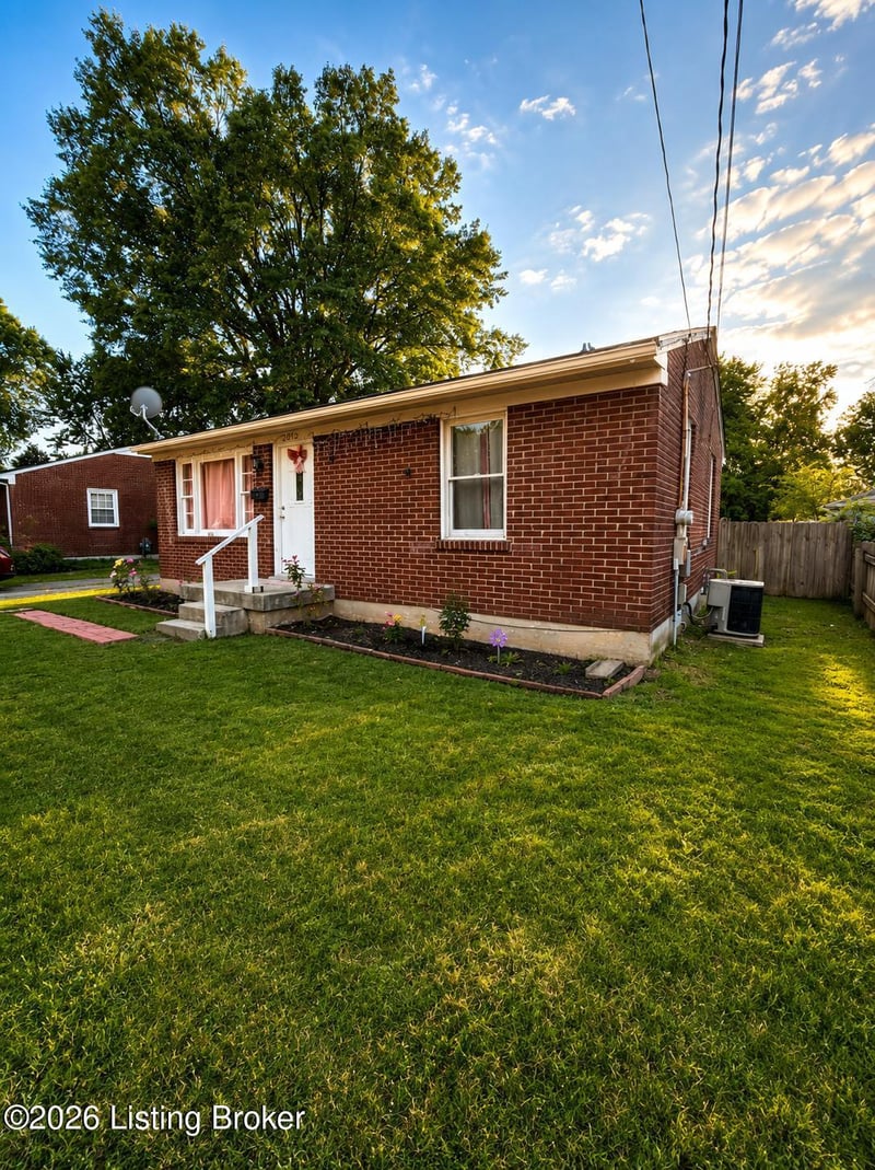 2612 Benoch Ave, Louisville, KY 40216