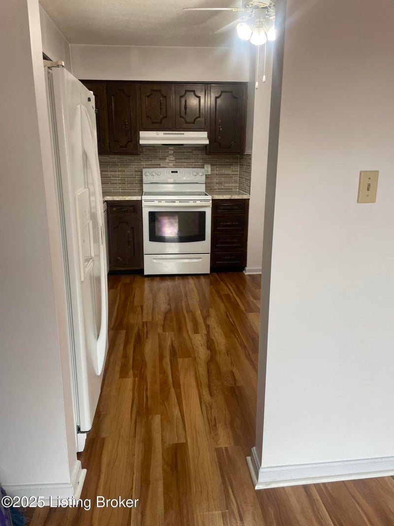 2618 Windsor Forest Dr, Louisville, KY 40272
