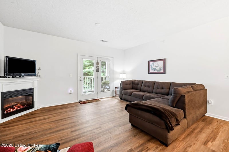 2706 Bradford Commons Dr #202, Louisville, KY 40299