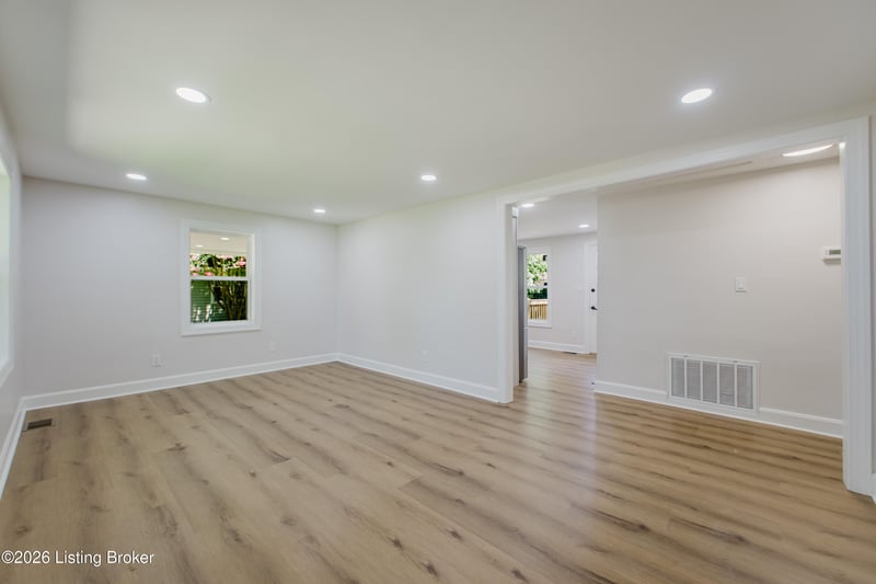 2706 Pioneer Rd, Louisville, KY 40216