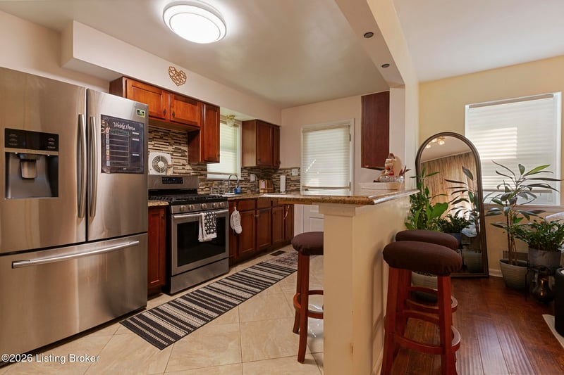 271 Granvil Dr, Louisville, KY 40218