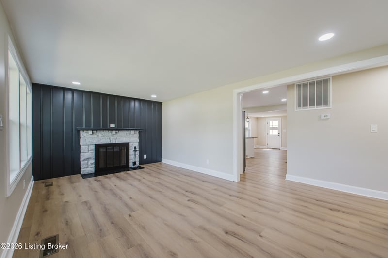 2716 Pioneer Rd, Louisville, KY 40216