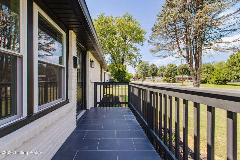 2716 Pioneer Rd, Louisville, KY 40216