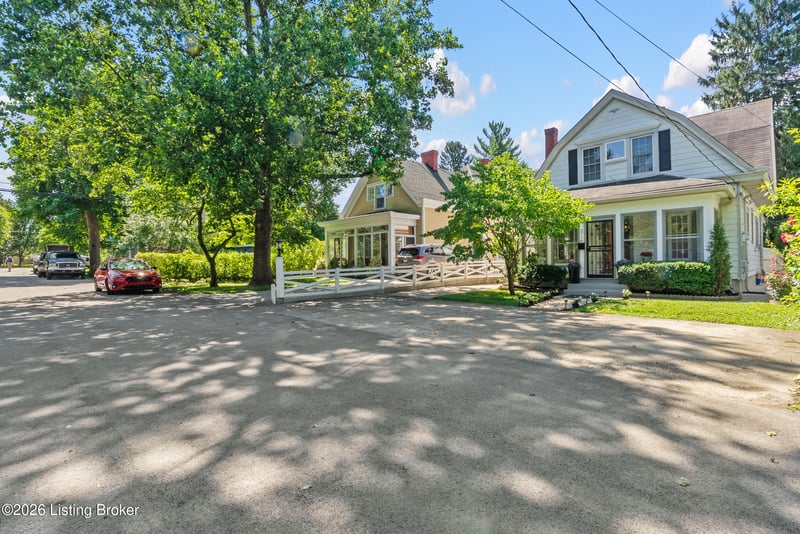 2716 Victor Pl, Louisville, KY 40206