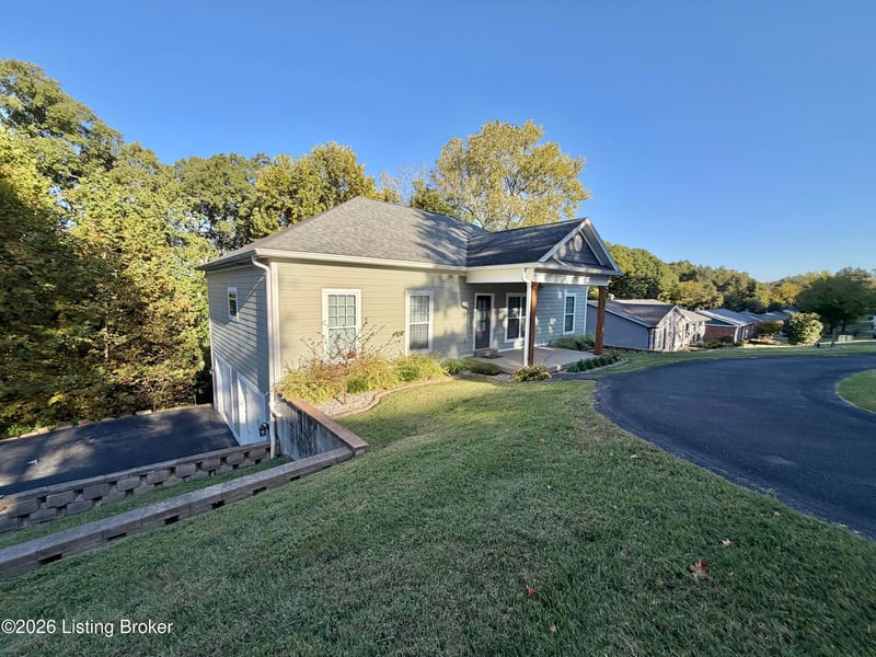 2718 Windsor Forest Dr, Louisville, KY 40272