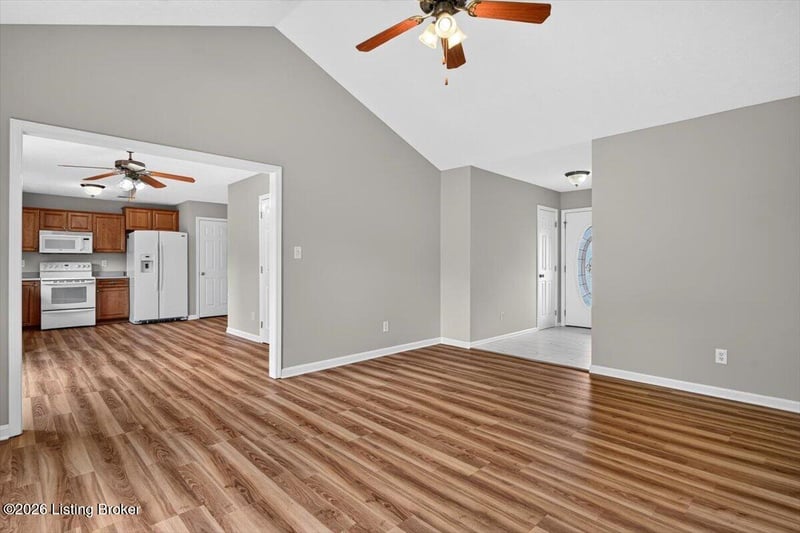 272 River Edge Dr, Shepherdsville, KY 40165