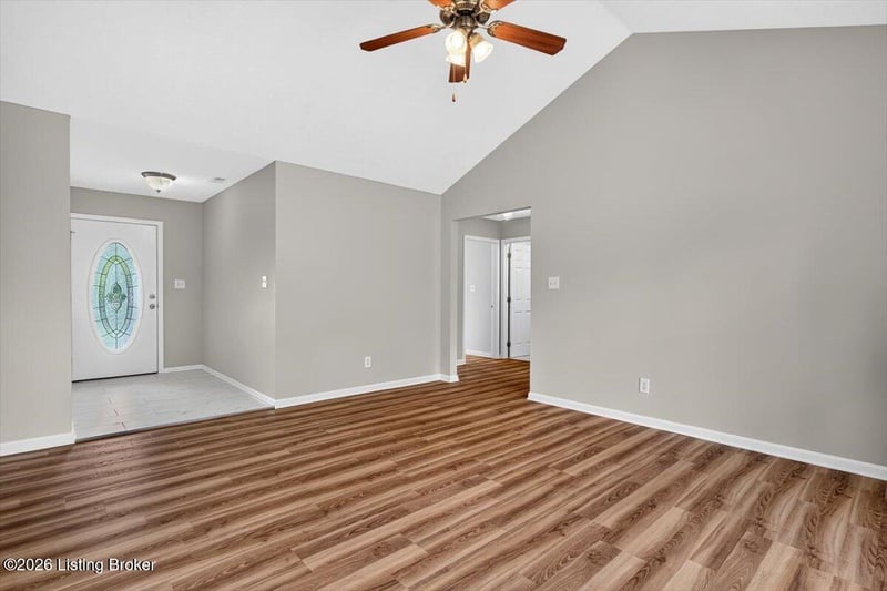 272 River Edge Dr, Shepherdsville, KY 40165