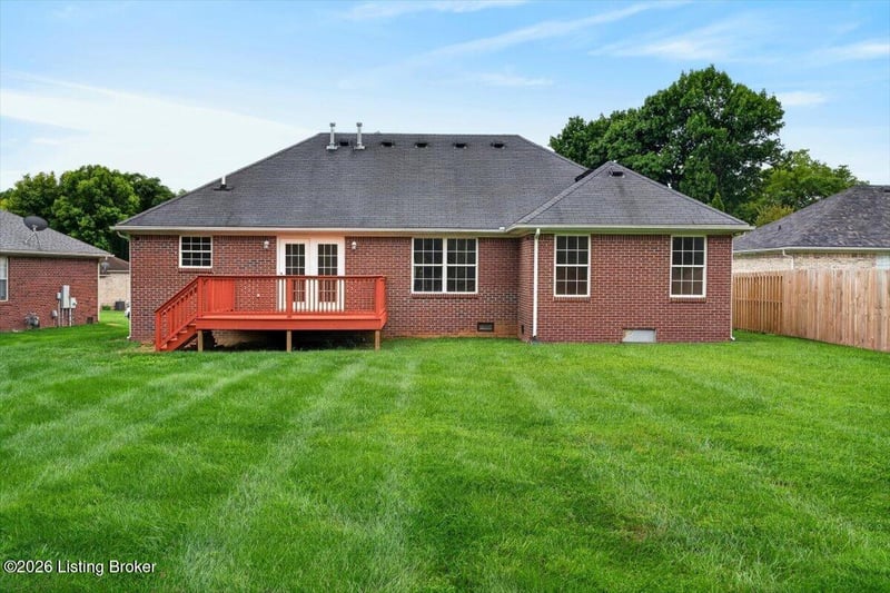 272 River Edge Dr, Shepherdsville, KY 40165